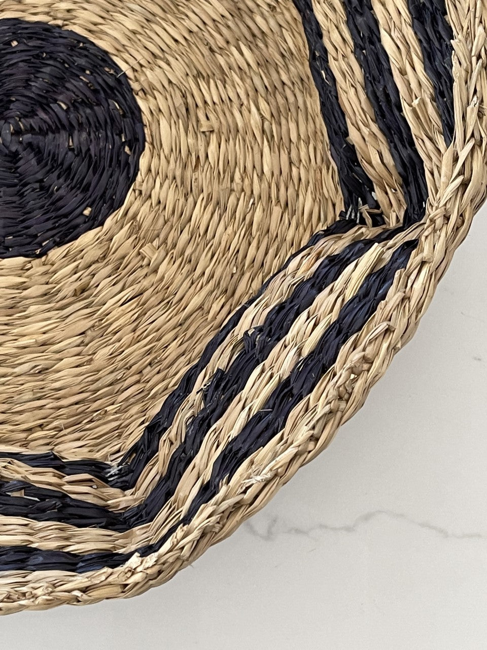 Scalloped Seagrass Woven Tray