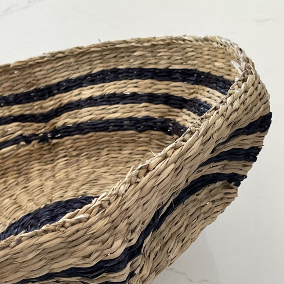 Scalloped Seagrass Woven Tray
